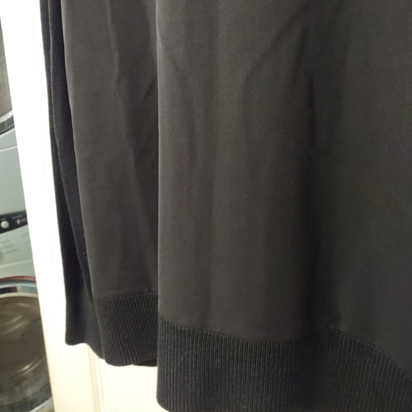 Banana Republic Women's Medium Sized Black Sweater - Picture 9 of 10